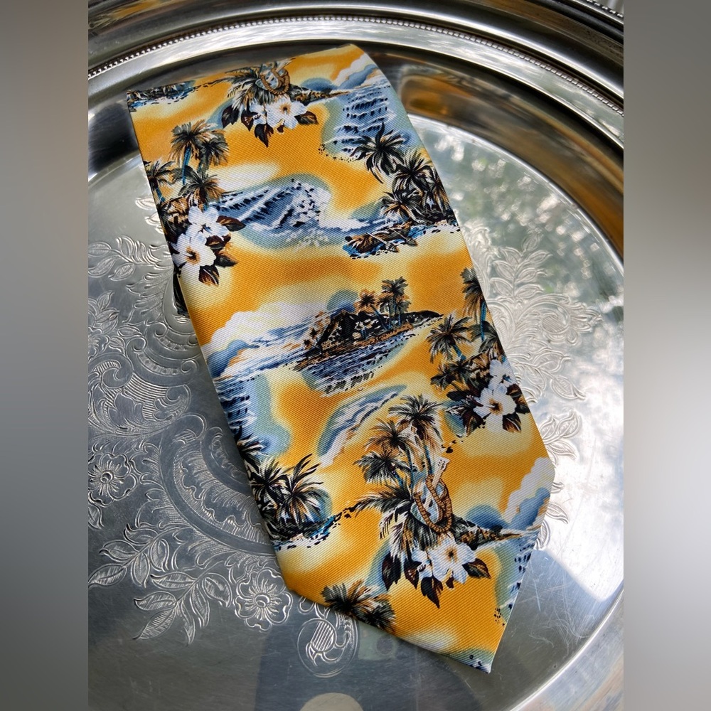 Hilo Hattie’s Hawaii Men’s Silk Tie